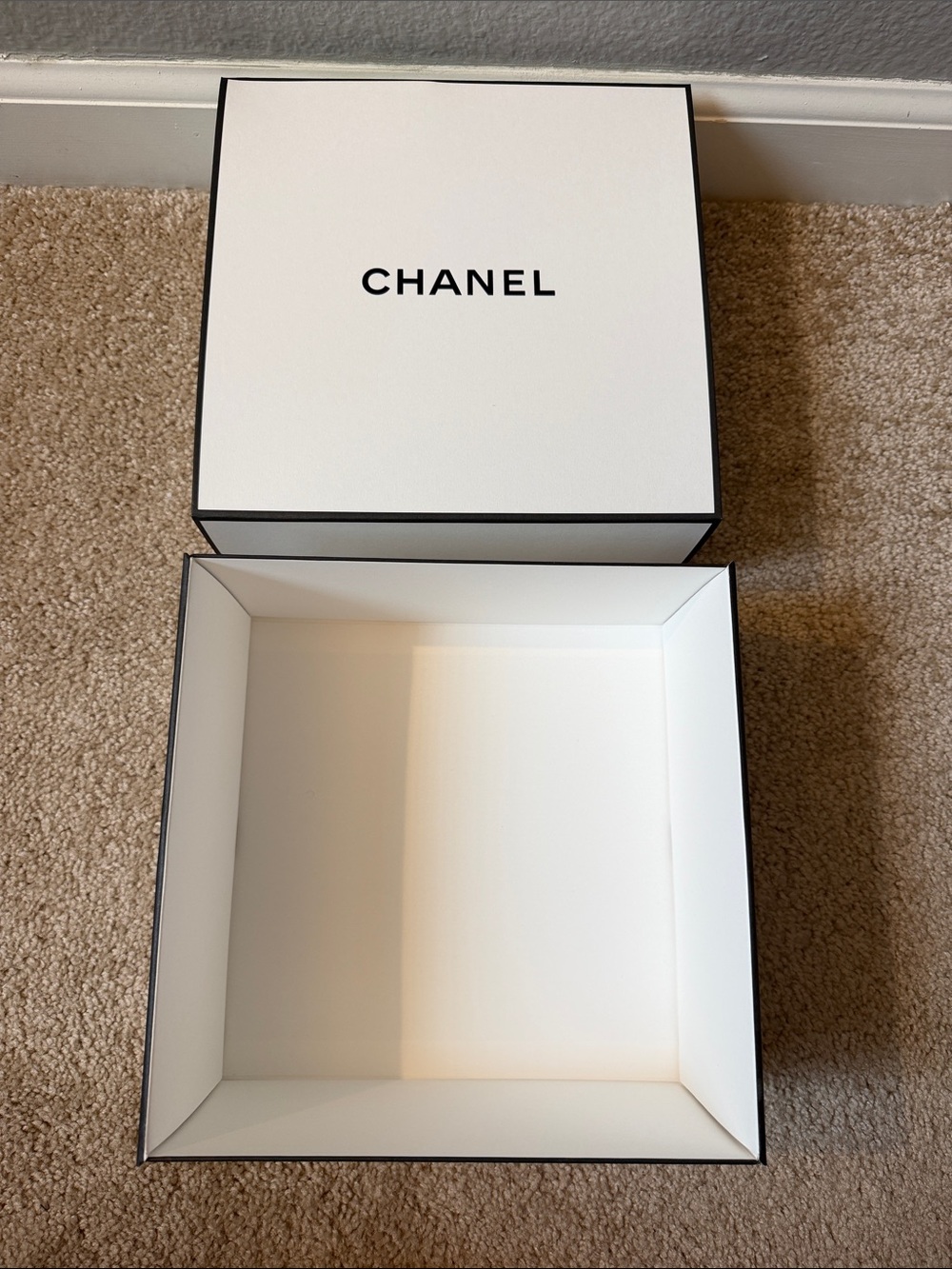 CHANEL Black and White Logo Gift Box NEW Authentic!! - Picture 2 of 4